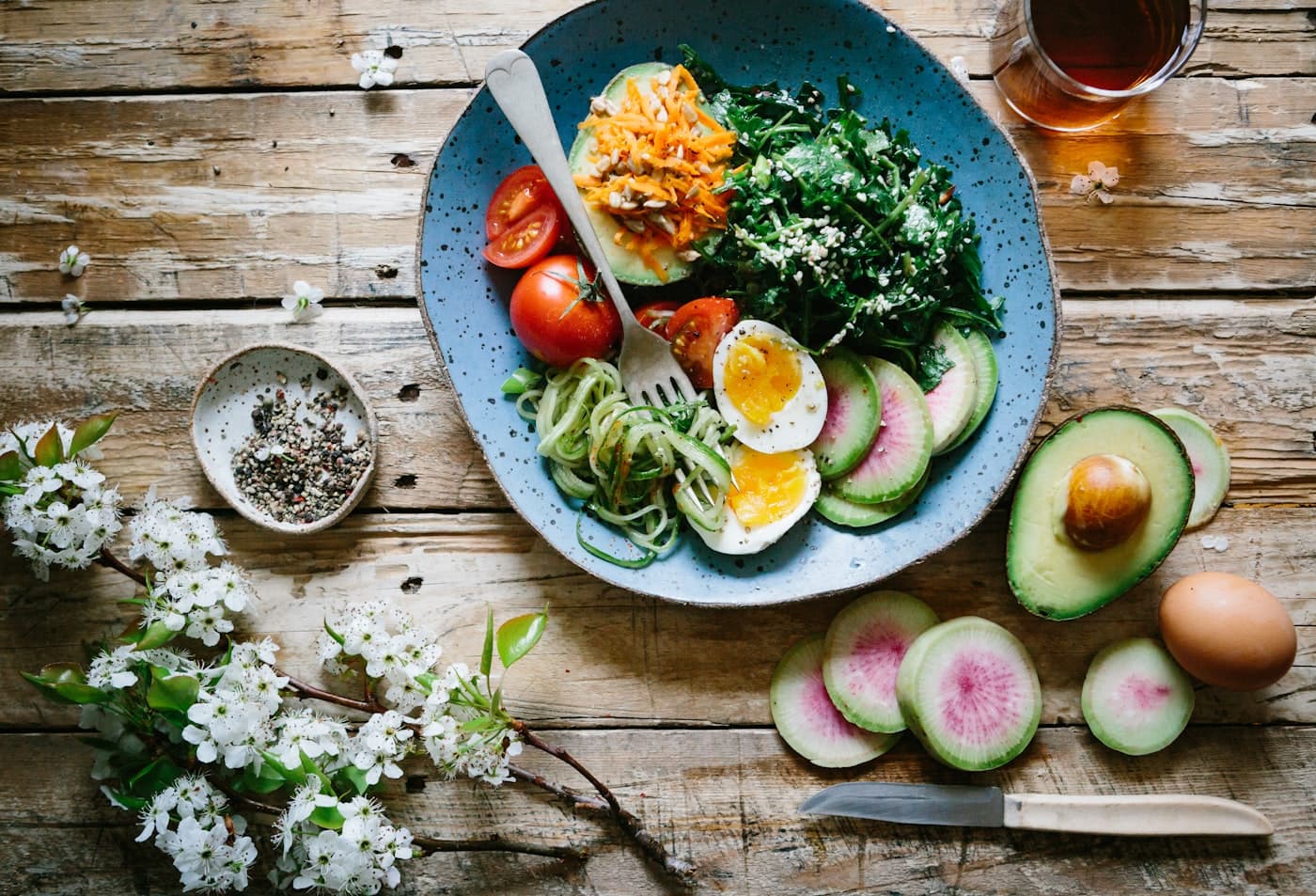 A balanced plate of vegetables, egg and greens